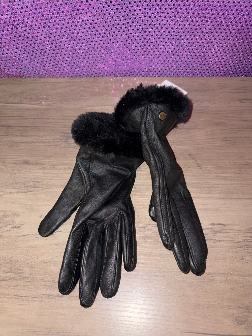 🆕💜UGG NWT Black Genuine Leather Gloves Real Fur Trim Wool Cashmere Lining Size M